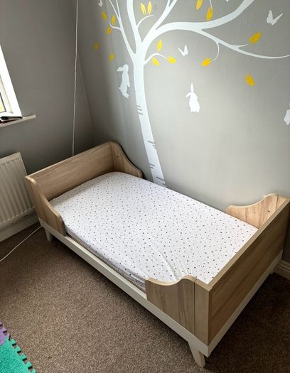 Mamas and papas Lawson cot and bed