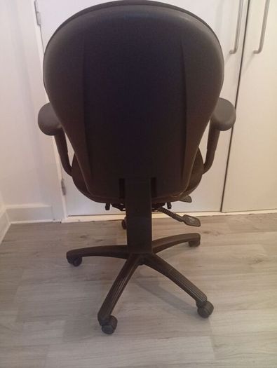 Professional Quality Expensive Computer Office Adjustable Swivel chair 8months old