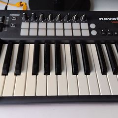 Novation 25 launchkey DAW & ASUS 27" monitor