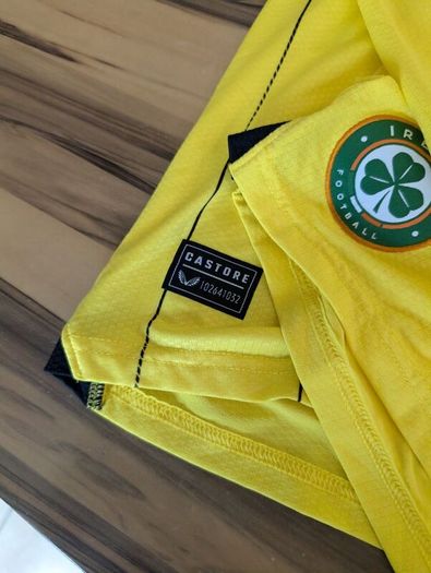 Rare Ireland soccer goal keeper  team issued gear