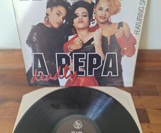 Salt N Pepa - A Salt With A Deadly Pepa