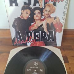 Salt N Pepa - A Salt With A Deadly Pepa