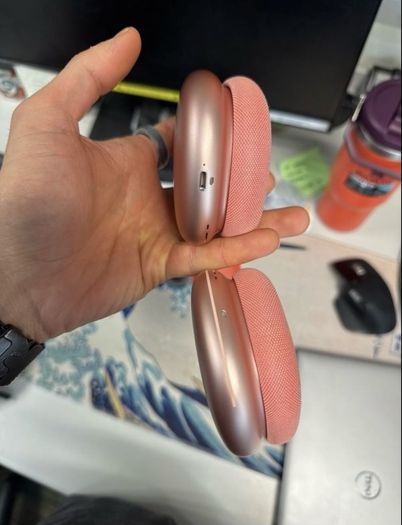 AirPods Max as new