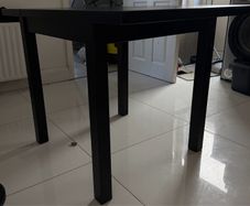 Kitchen table & 3 chairs (extends)