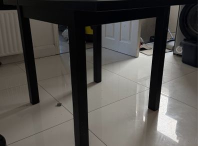 Kitchen table & 3 chairs (extends)