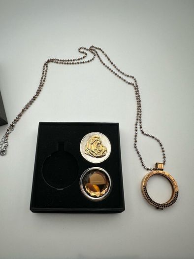 Mi Moneda Type Necklaces