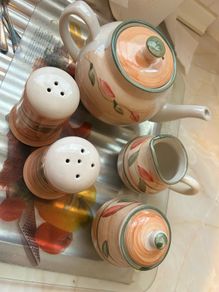 Teapot, salt & pepper shakers, Sugar bowl, milk jug