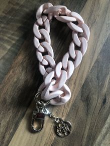 Guess accessory