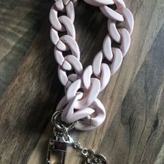 Guess accessory
