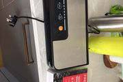 Vacuum sealer and bags