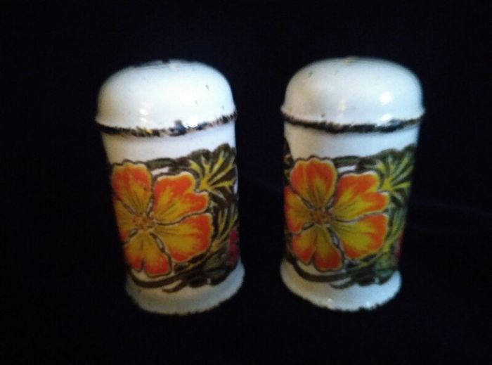 Midwinter , salt & pepper shakers, Stonehenge, Nasturtium, 1970s pottery, 1970s tablewear