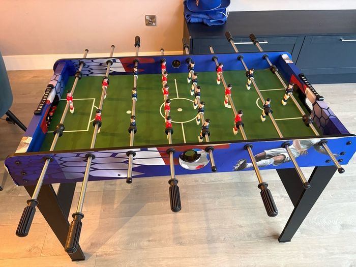 Fussball Table +  6 balls