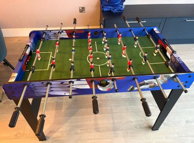 Fussball Table +  6 balls