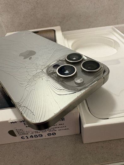iphone 15 pro max 256 back glass Brocken