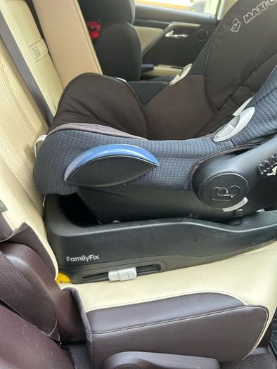 Car seat & 2 isofix bases