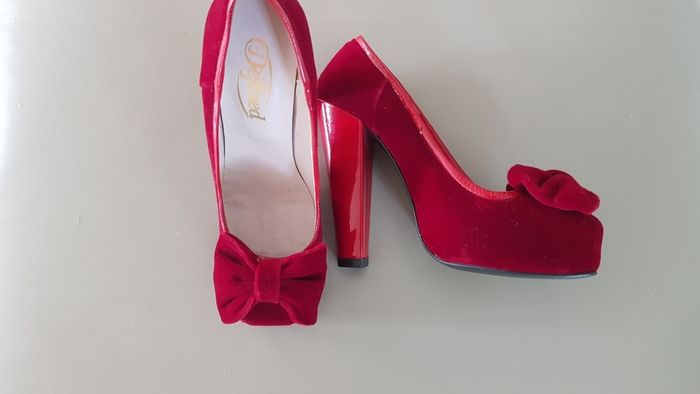 Raspberry Red Velvet Shoes SIZE 2 NEW