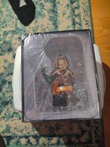 Batman universe figure - robin