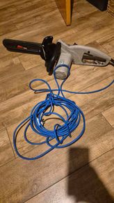 electric chainsaw