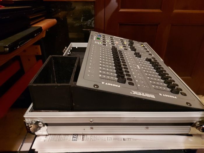 FLYHT PRO SCENE SETTER DC-1224 24 Channel DMX Console in excellent like new condition
