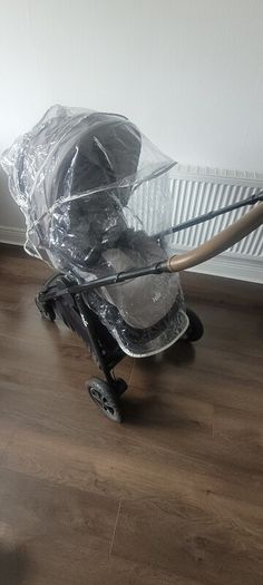 Joie Travel System - Buggy, Carrycot, Car Seat, isofix base
