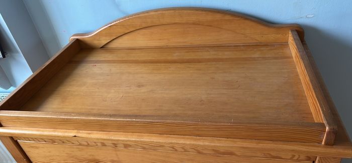 Baby changing table / chest of drawers