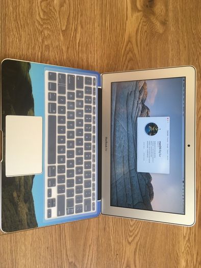 Apple MacBook Air 11" 1.7GHz i7 8Gb RAM 128Gb SSD, Big Sur OS in original box
