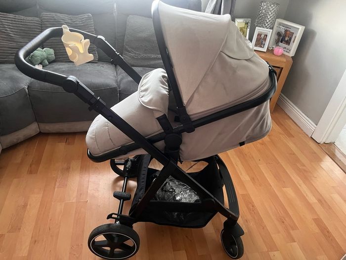 Baby travel system and baby rocker (collection only)