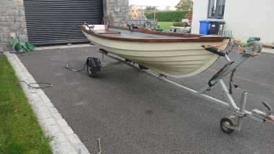 14ft fibreglass lake boat with trailer