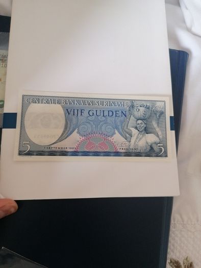 UNC 1963 Suriname 5 Gulden Banknote