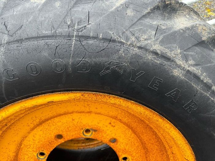 JCB 3CX rear wheels