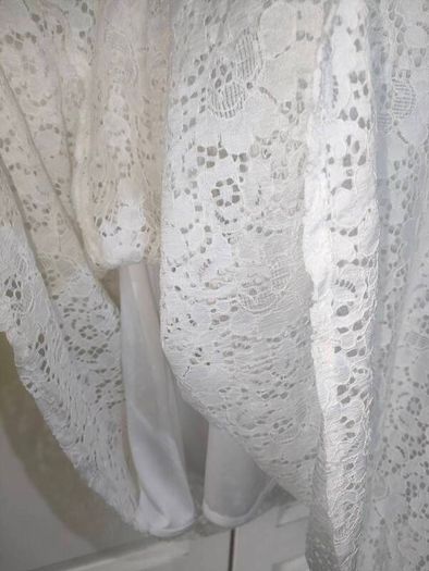 white/ Cream lace dress size 16 Postage included