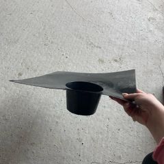 Radon barrier top hat