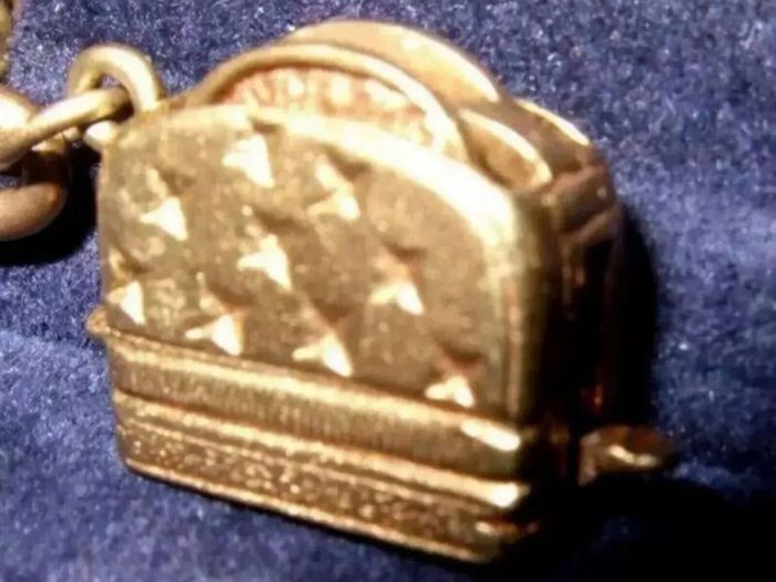 Vintage 9ct Gold Pop-Up Toaster Charm