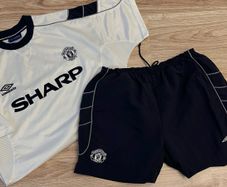 MANCHESTER UNITED away jersey shirt AND shorts Umbro 1999 2000 season. TREBLE WINNERS highly sought after SHARP sponsor edition