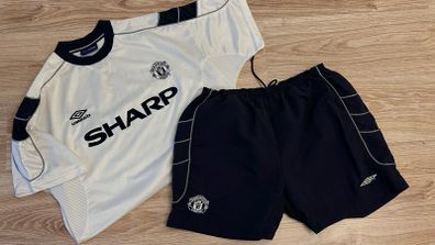 MANCHESTER UNITED away jersey shirt AND shorts Umbro 1999 2000 season. TREBLE WINNERS highly sought after SHARP sponsor edition