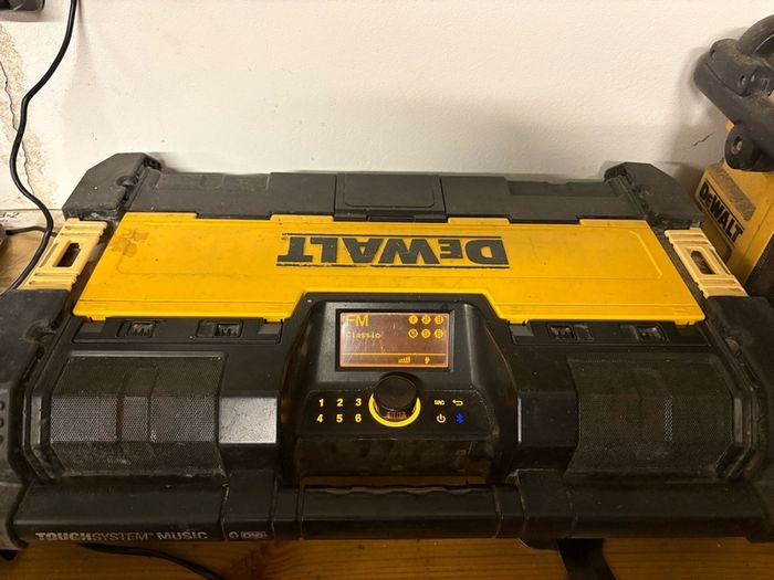 dewalt radio