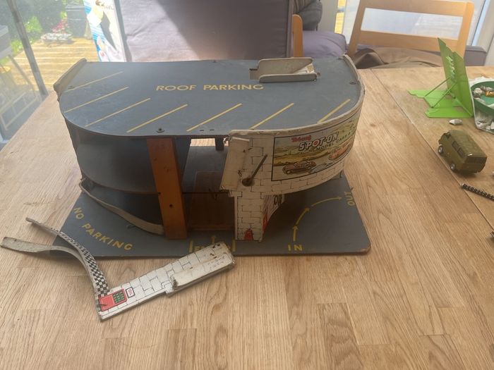 Toy Car Garage Triang Spot-On
