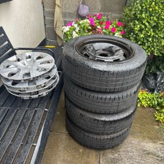 Peugeot 208 set of wheels with hubcaps