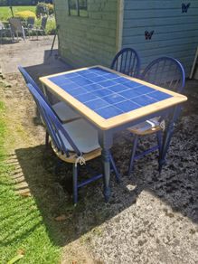 kitchen table and chairs
