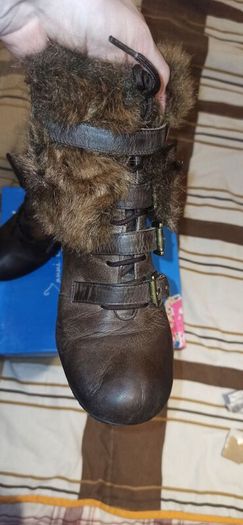 Black and brown ankle boots, weg heal