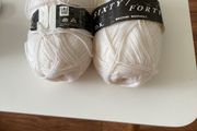 200g of white wool