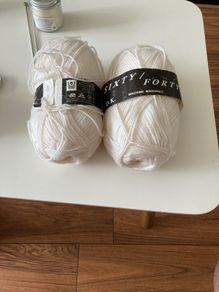 200g of white wool