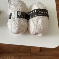 200g of white wool