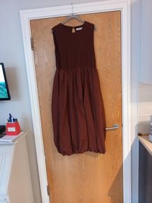 Gallery  Sleevless Dress With Baloon Hemline  S. 14   New  - No Tag.