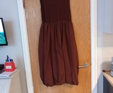 Gallery  Sleevless Dress With Baloon Hemline  S. 14   New  - No Tag.