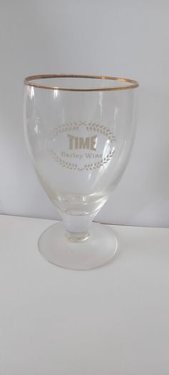 Time barley wine,,,brewed by smithswicks kilkenny,vintage glass,collectors item,,price includes post to anywhere in Ireland thank you, hard to come by ,,sold as is.