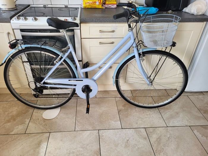 ladies bike (LIKE NEW)