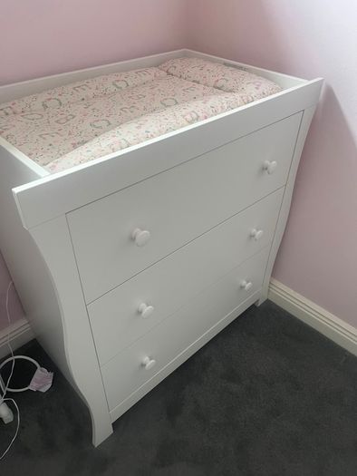 Chest of Drawers with Changing Table