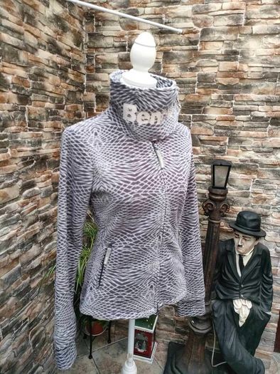 Ladies Bench full zip fleece  Size Small
