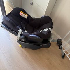 Maxi Cosi car seat and base